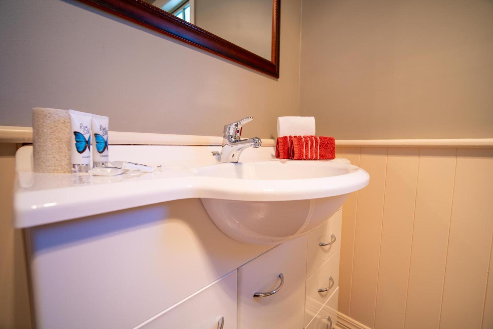 Blue Thistle Cottages تي أناو الغرفة الصورة